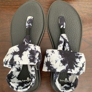 Black and White Sanuks